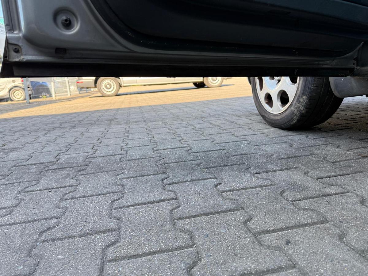 Audi A4 B6 original Tür vorn links LY7Q Atlasgrau Metallic Rohbau BJ03